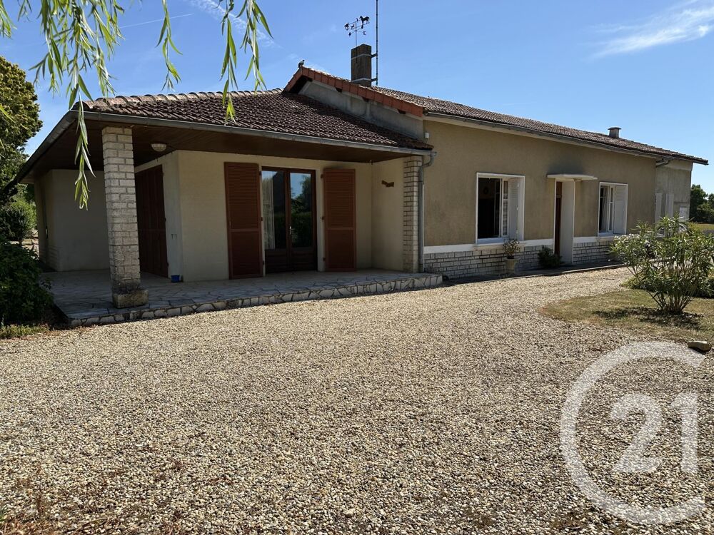 Cette maison de plain-pied est située sur la commune de ....