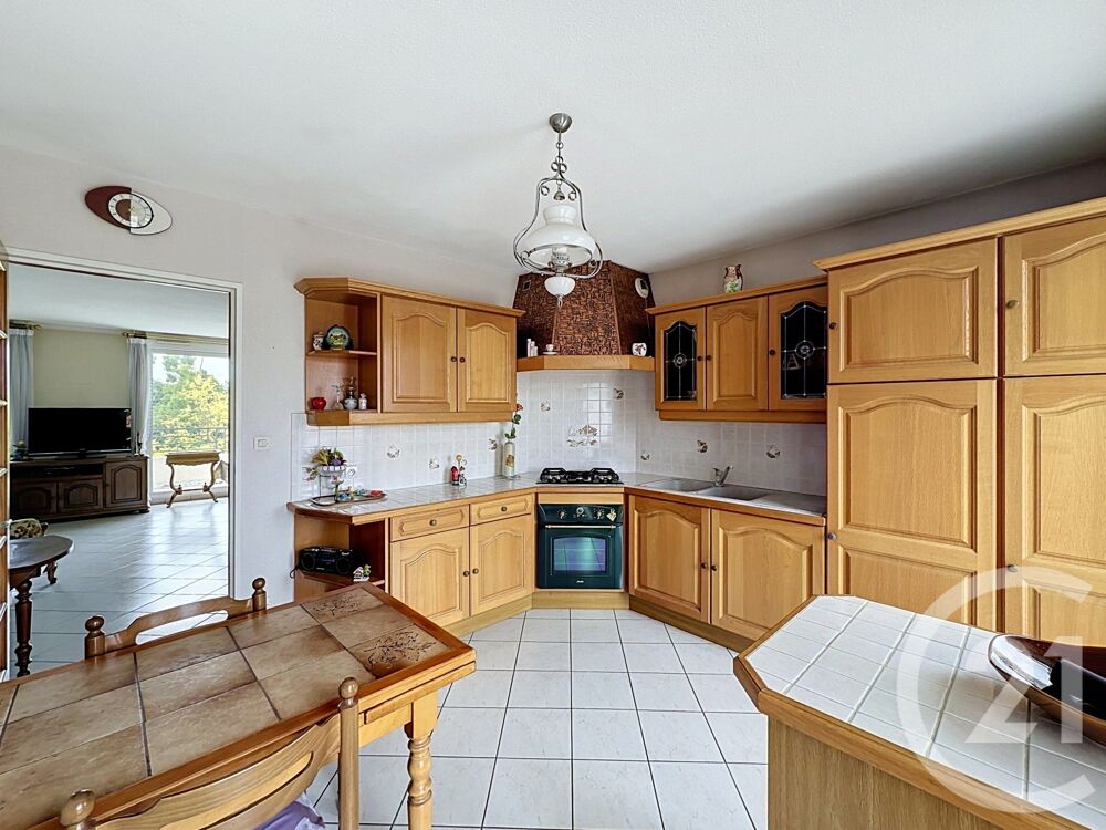 VENISSIEUX CENTRE JEAN MACE Bel appartement traversa....