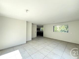  Appartement à louer 4 pièces 76 m²