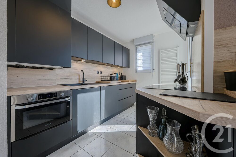 À vendre: appartement de 84m², situé au 3 et dernière ét....