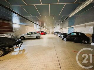  Parking / Garage à vendre 370 m²