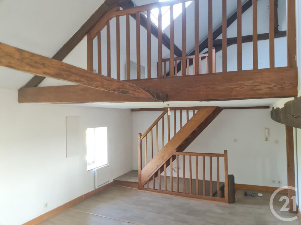 Découvrez cet appartement situé sur la belle place de LU....