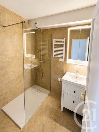  Appartement à louer 2 pièces 54 m²
