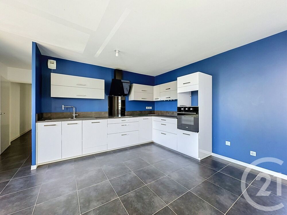 Découvrez ce bel appartement 4 pièces de 81 m², situé à ....
