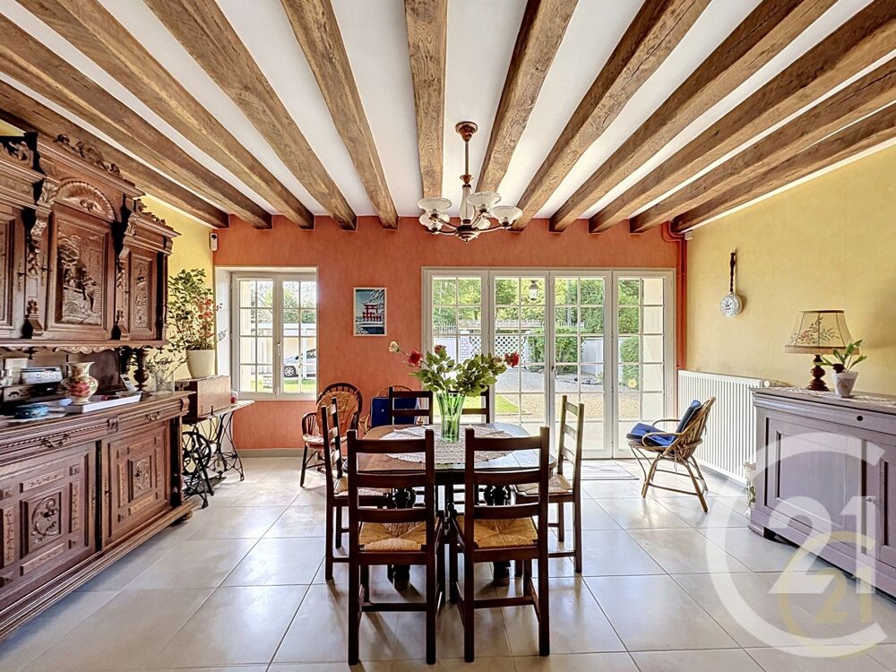 Située à DORMELLES, cette belle maison plein de caractèr....