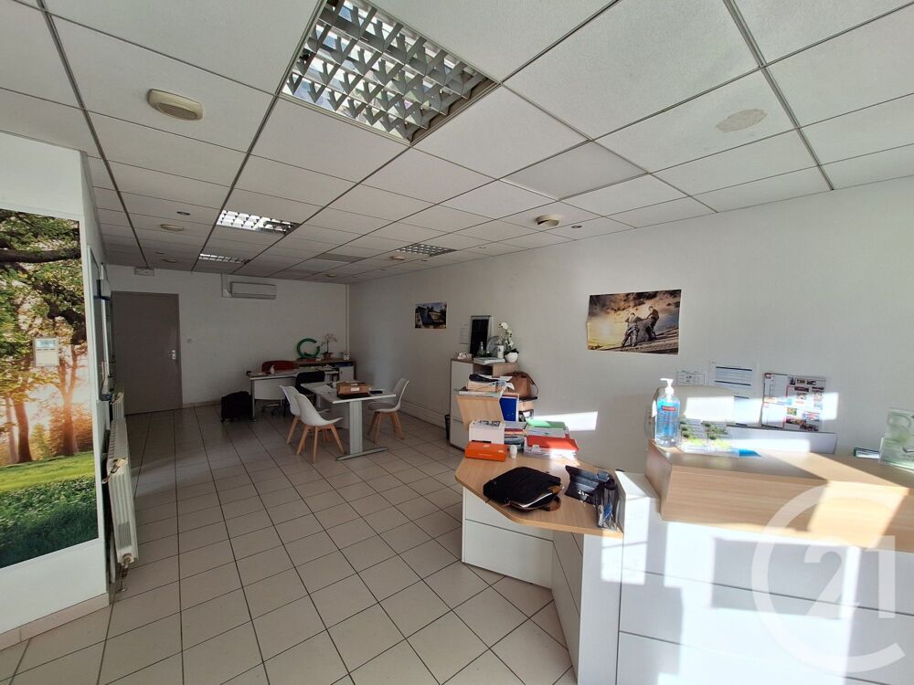 LAROQUE D OLMES Immeuble avec un très bel emplacemen....