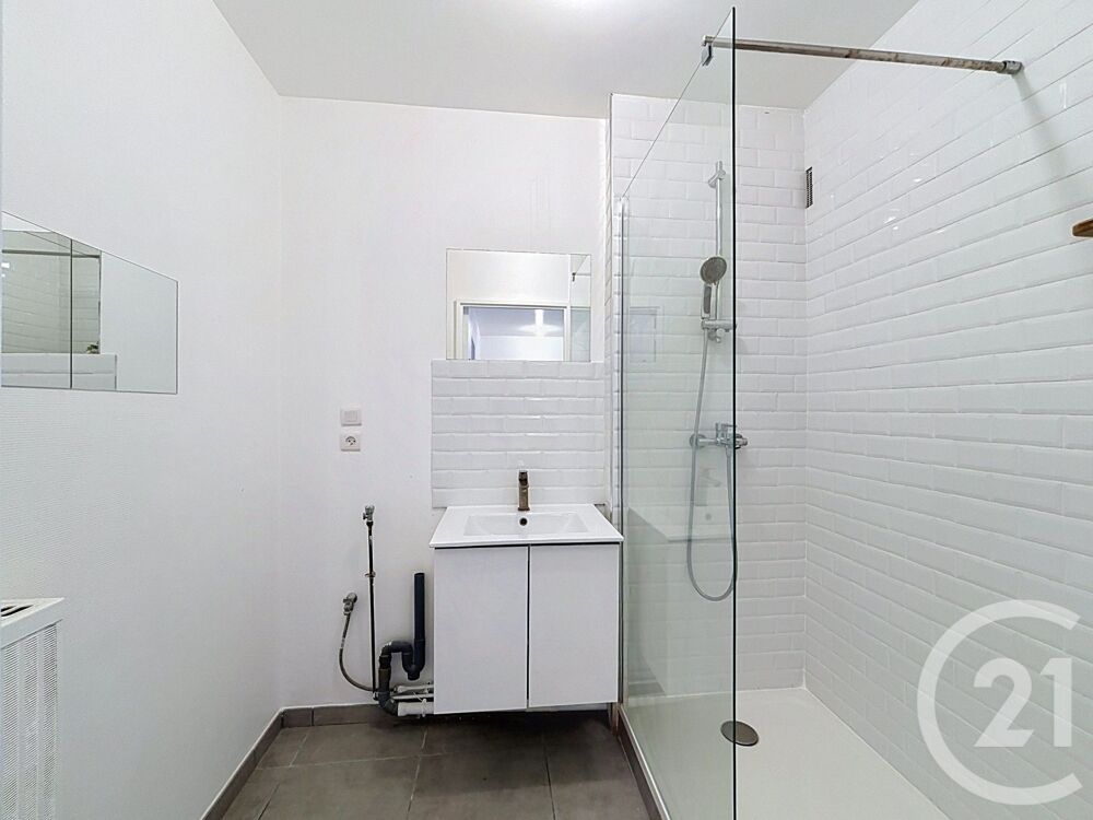 À Joué-lès-Tours, au 7 rue Fizeau, découvrez cet apparte....