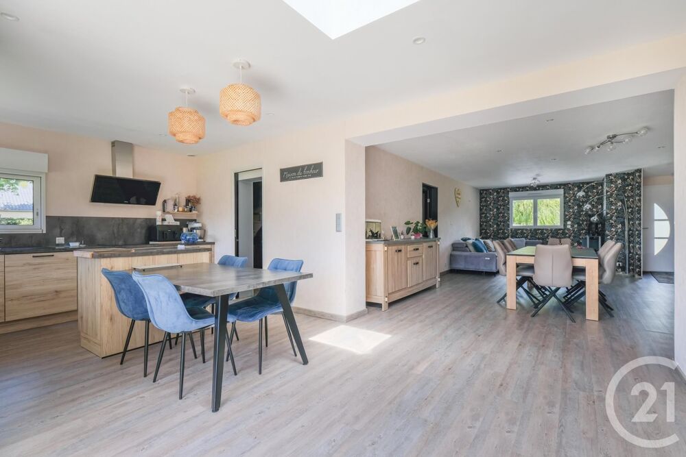 Découvrez cette charmante maison située dans un environn....
