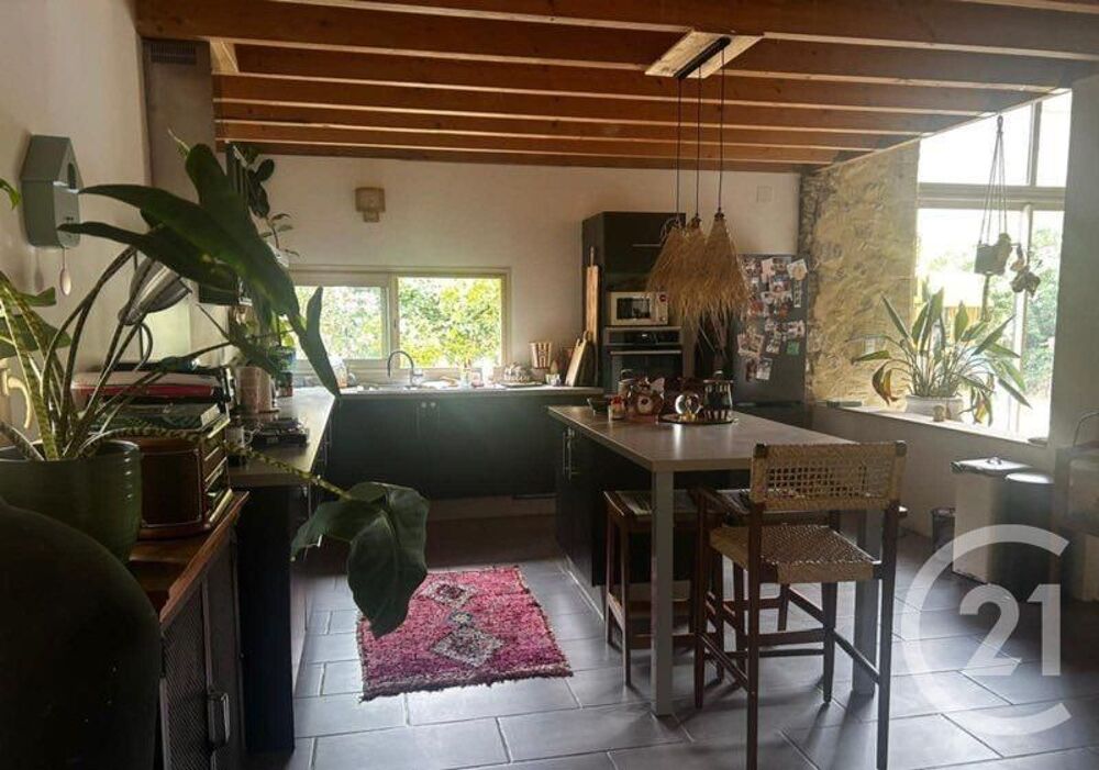 Découvrez cette magnifique maison alliant le charme de l....