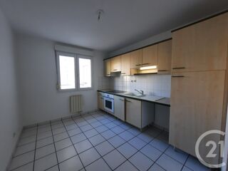  Appartement à louer 4 pièces 81 m²