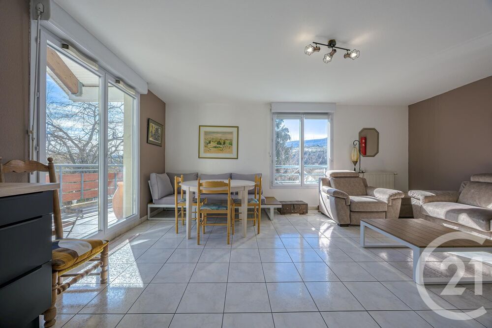 À vendre: appartement de 84m², situé au 3 et dernière ét....