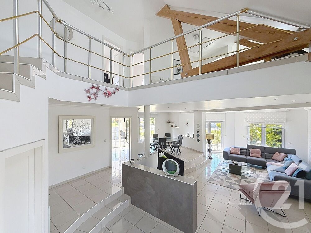 Nichée au c½ur de Trévenans, cette maison contemporaine ....