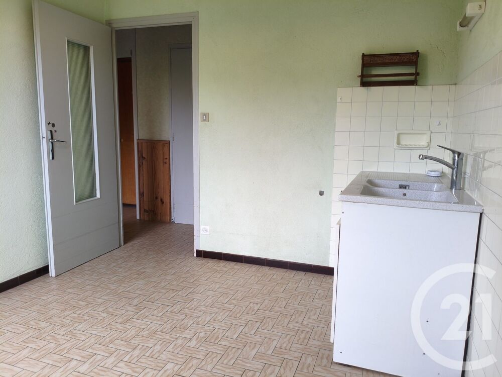 Situé au deuxième étage d'une copropriété sécurisée avec....