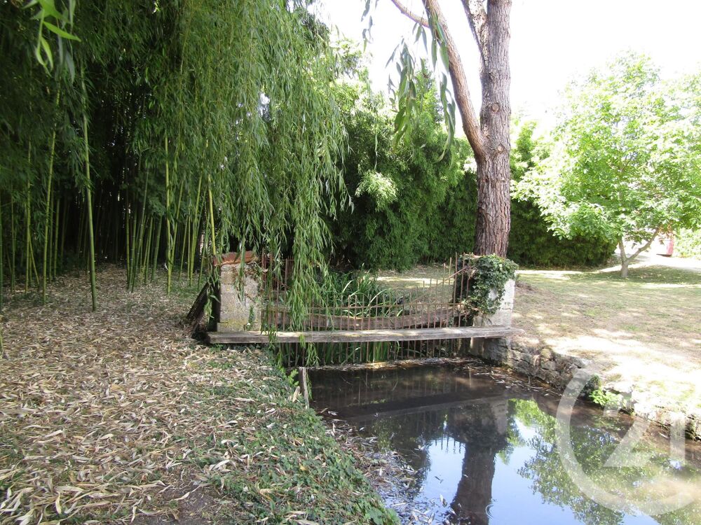 RARE, dans le centre bourg de Brioux sur Boutonne, à 30 ....