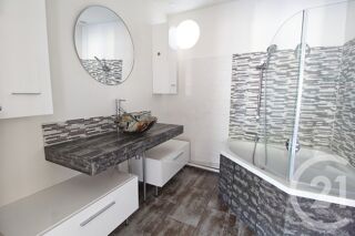  Appartement à louer 4 pièces 79 m²