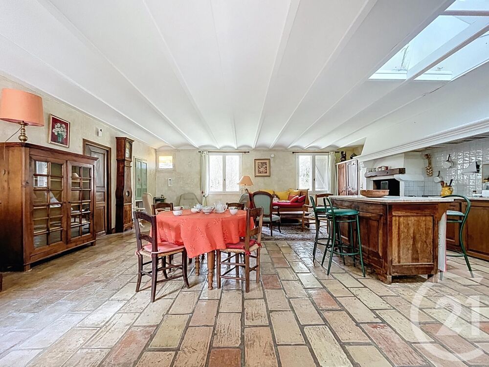 A Carsan, en pleine verdure, venez découvrir cette villa....