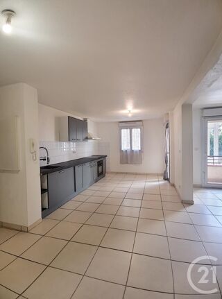  Appartement à louer 3 pièces 90 m²
