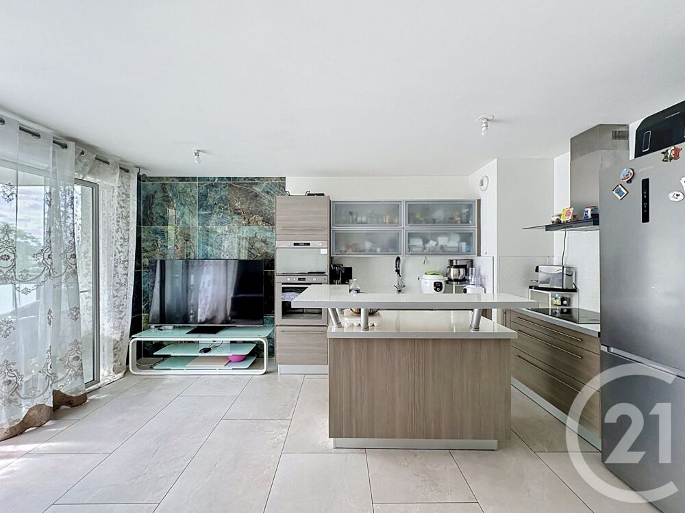 À découvrir sans tarder, ce bel appartement T4 de 74 m² ....