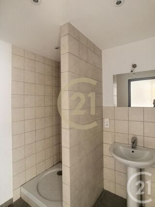  Appartement à louer 2 pièces 37 m²