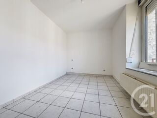  Appartement à louer 4 pièces 77 m²