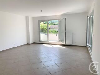  Appartement à louer 4 pièces 81 m²