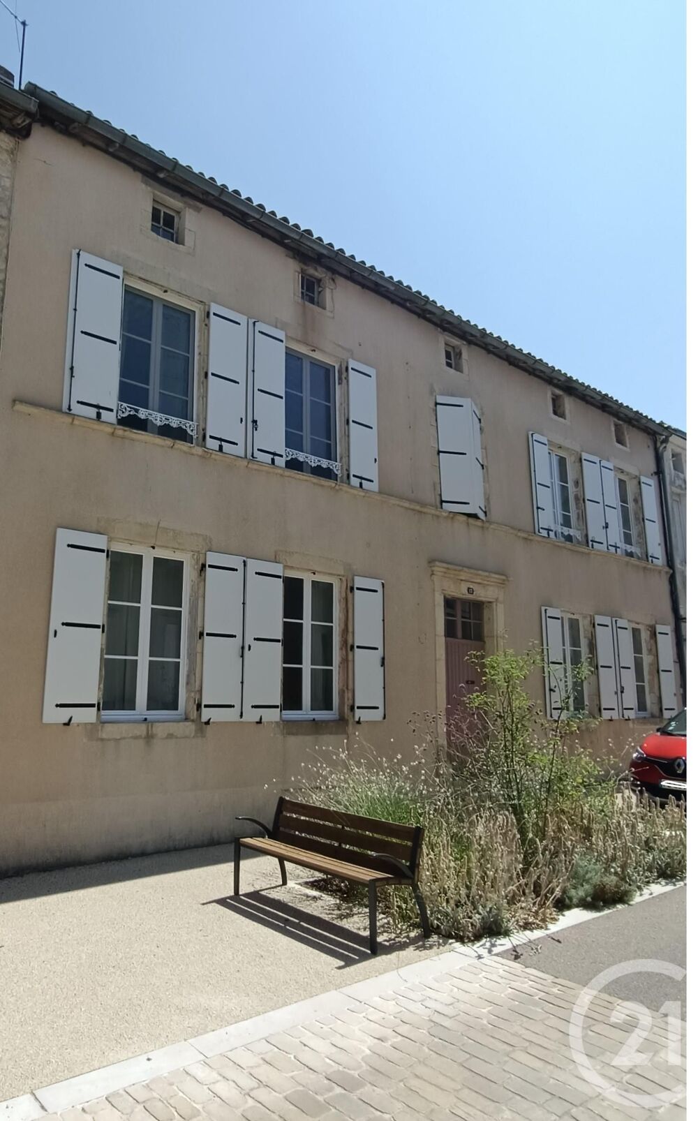 RARE à SAUZÉ-VAUSSAIS, une maison de bourg, lumineuse et....