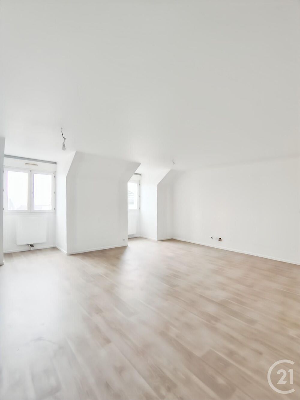 Découvrez cet appartement de 6 pièces, situé au 3e étage....