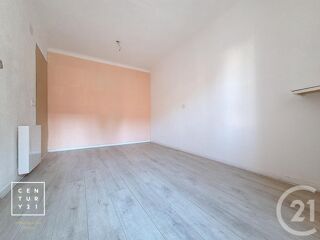  Appartement à louer 5 pièces 100 m²
