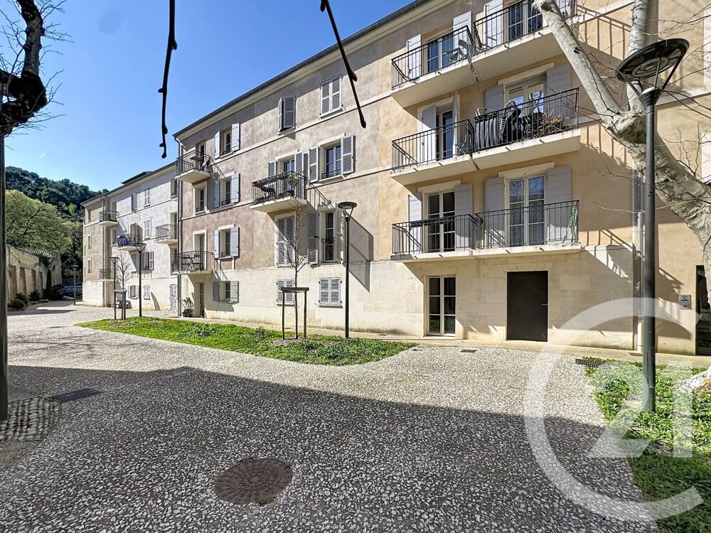 RARE à la vente, dans le centre historique de Villeneuve....