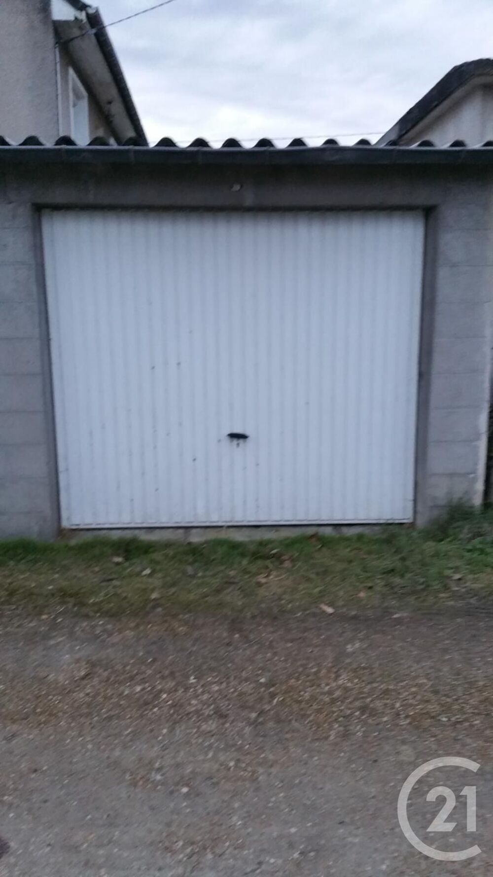 location Parking / Garage - 12 m² Moret-sur-Loing (77250)