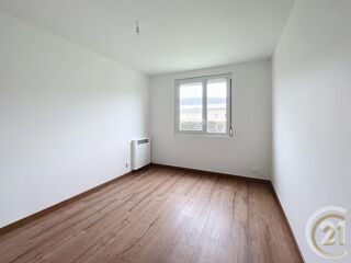  Appartement à louer 4 pièces 66 m²