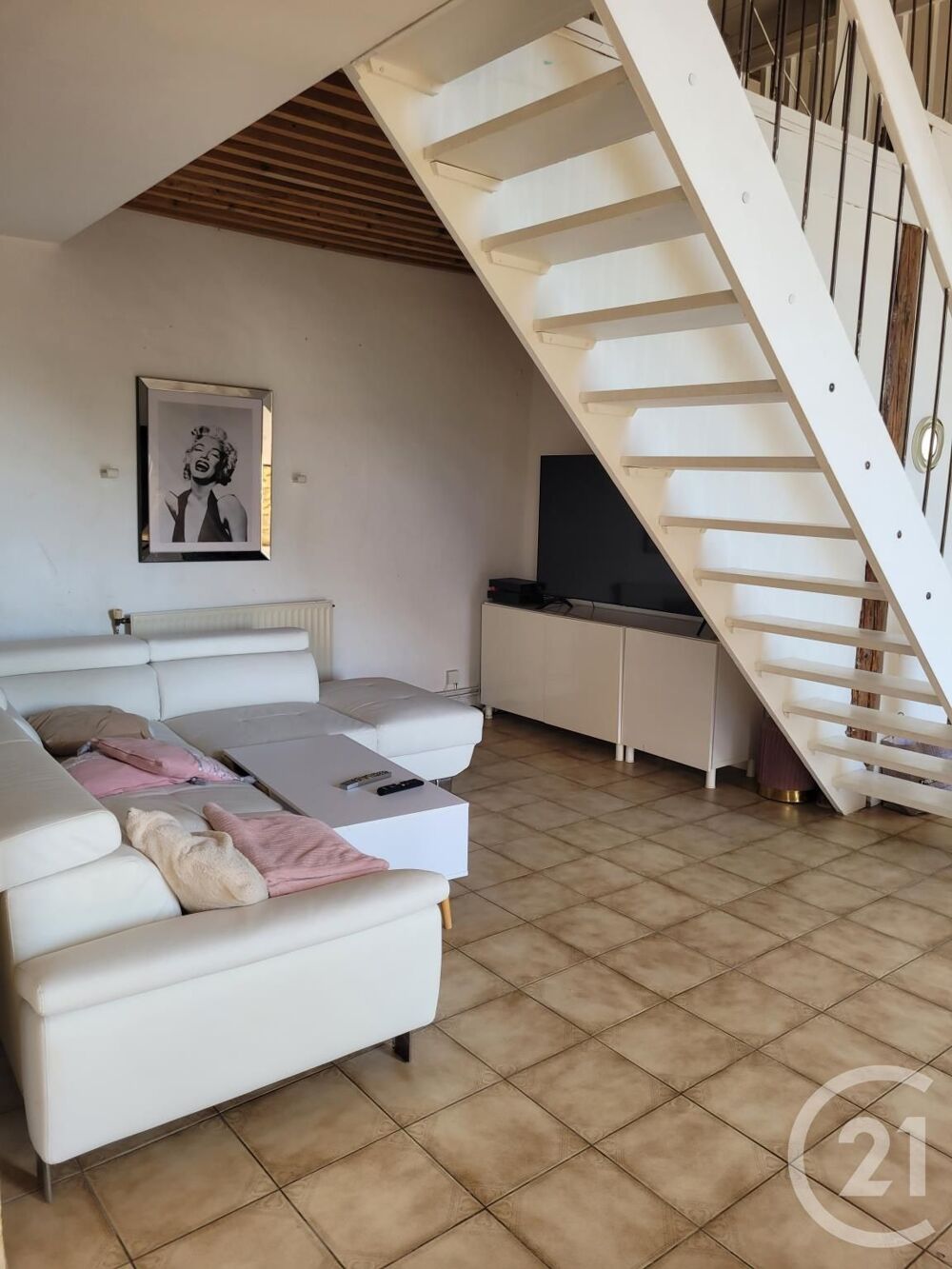 location Appartement - 5 pièce(s) - 150 m² Tresques (30330)