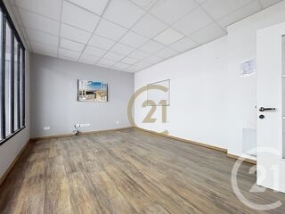  Appartement à louer 4 pièces 179 m²