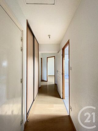  Appartement à louer 4 pièces 80 m²