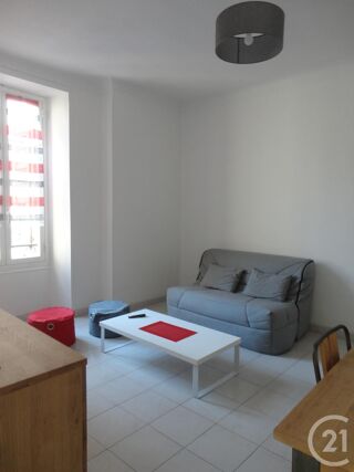  Appartement à louer 4 pièces 77 m²