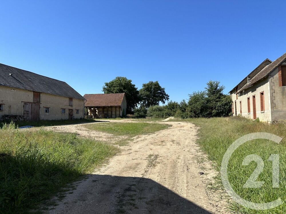 Ferme avec ses dépendances à l'écart, à rénover sur envi....