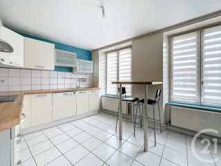  Appartement à louer 4 pièces 82 m²