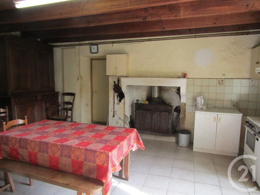 A LEZAY, dans un hameau tranquille a 5 minutes du centre....
