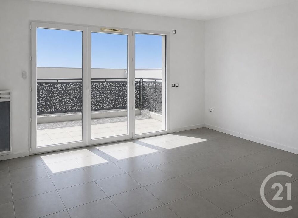 CENTURY21, vous propose à SAINT CYPRIEN, niché au premie....