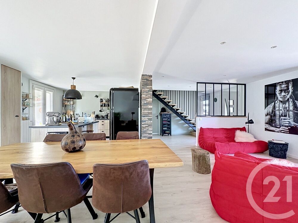 À saisir, belle maison familiale T6 de 114 m² située à S....