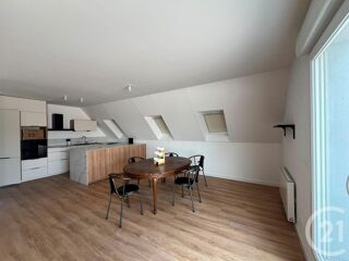  Appartement à louer 5 pièces 115 m²