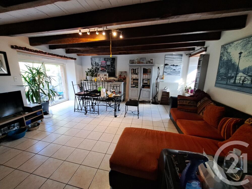 A vendre en exclusivité à Saint-Avé, cette maison de car....