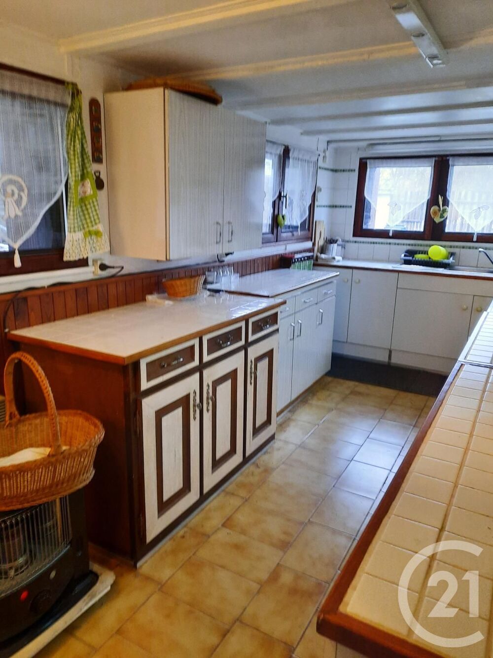 Atypique, située PAIZAY-NAUDOUIN, cette maisonnette de g....
