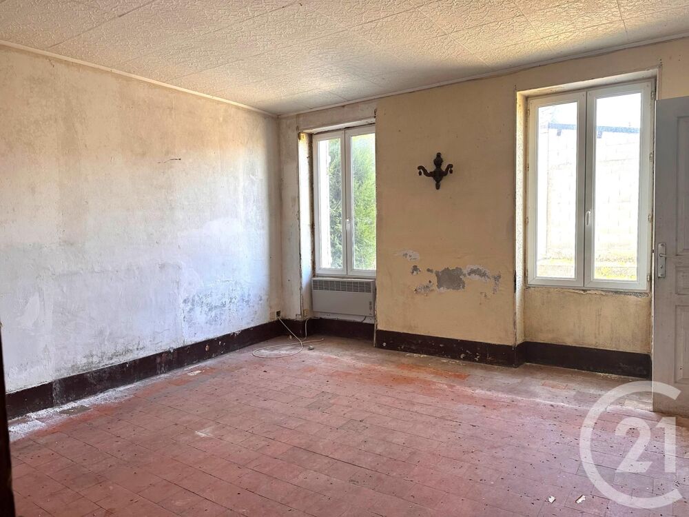 Découvrez cette charmante maison à rénover située dans u....