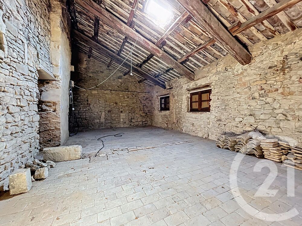 Beaucoup de charme pour cette maison de ville avec garag....