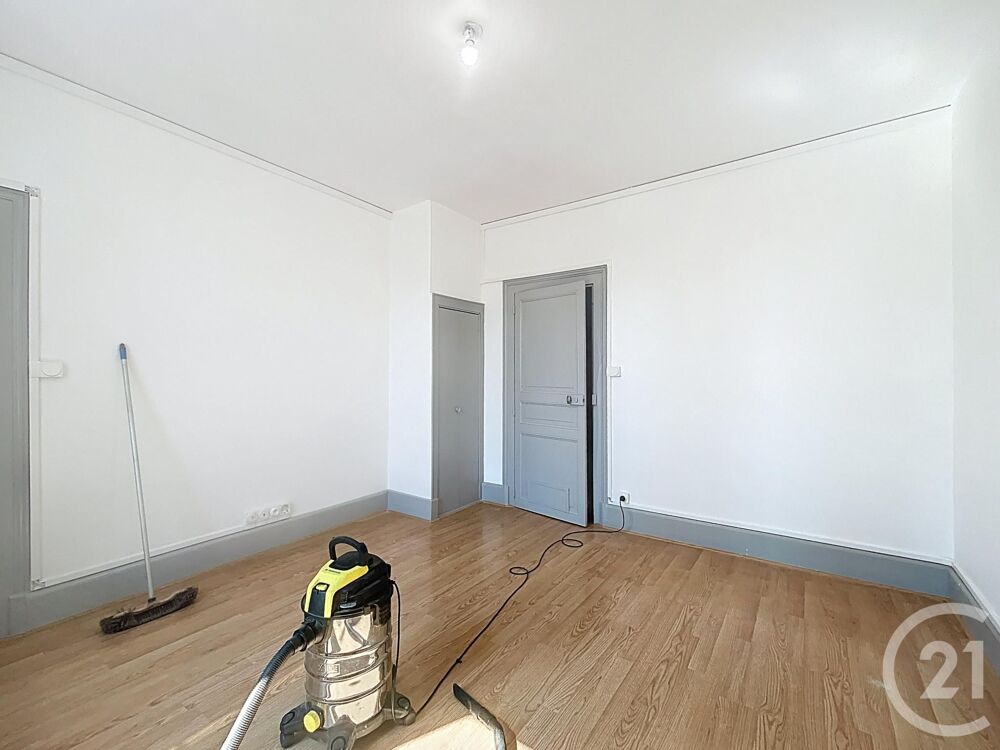 VARENNES SUR ALLIER - Appartement au rez-de-chaussée d'u....
