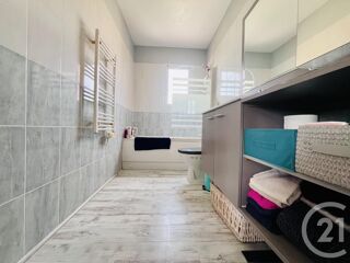  Appartement à louer 3 pièces 56 m²