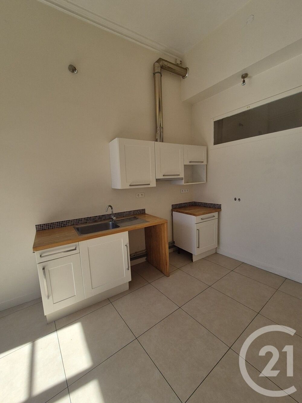 location Appartement - 4 pièce(s) - 80 m² Chalabre (11230)