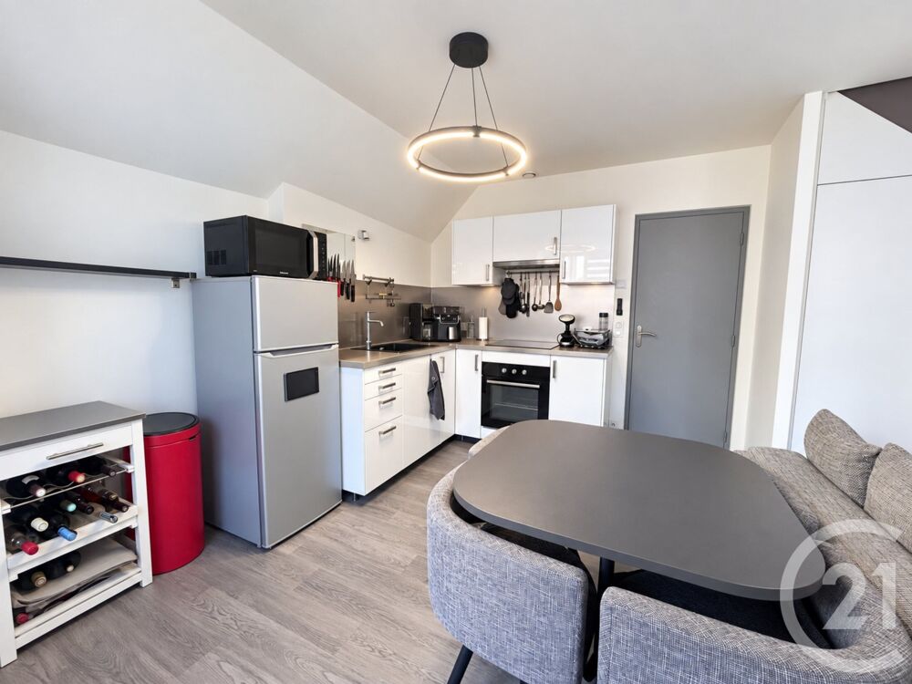 Century 21 Hennequin à le plaisir de vous présenter à la....
