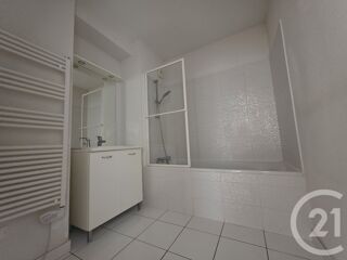  Appartement à louer 3 pièces 65 m²